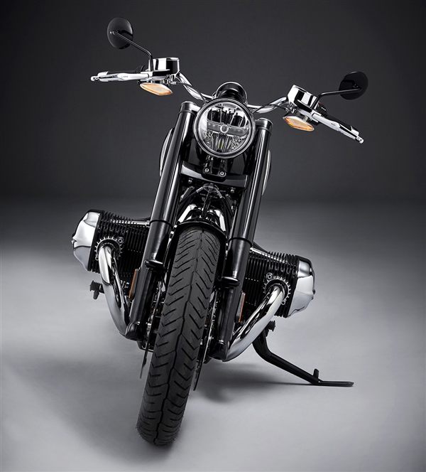 发动机水平对置+轴传动 宝马全新R18摩托车发布 价格能买辆思域